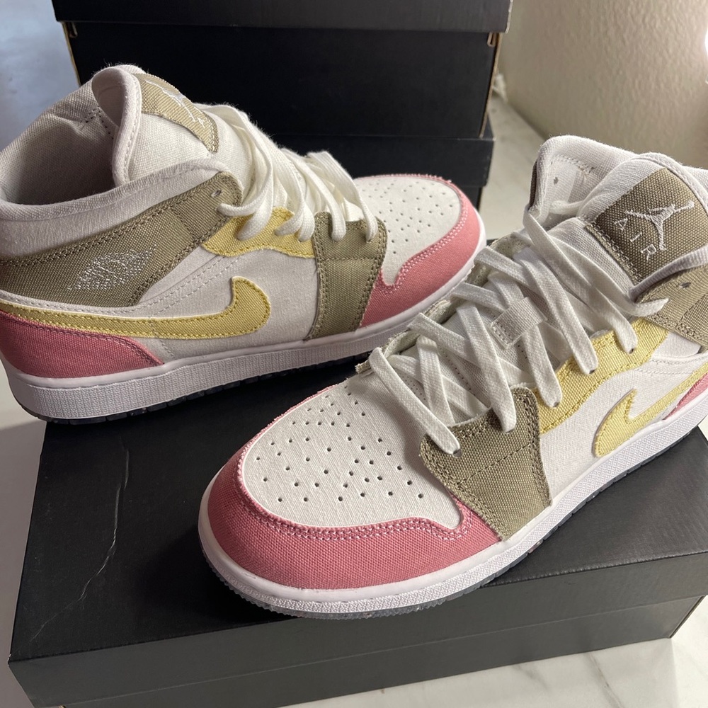 Air Jordan 1 Mid SE GS Pastel Grind Vivid Green